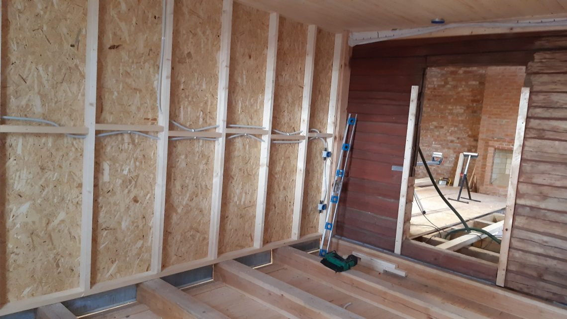 Kontorsvägg påbörjas